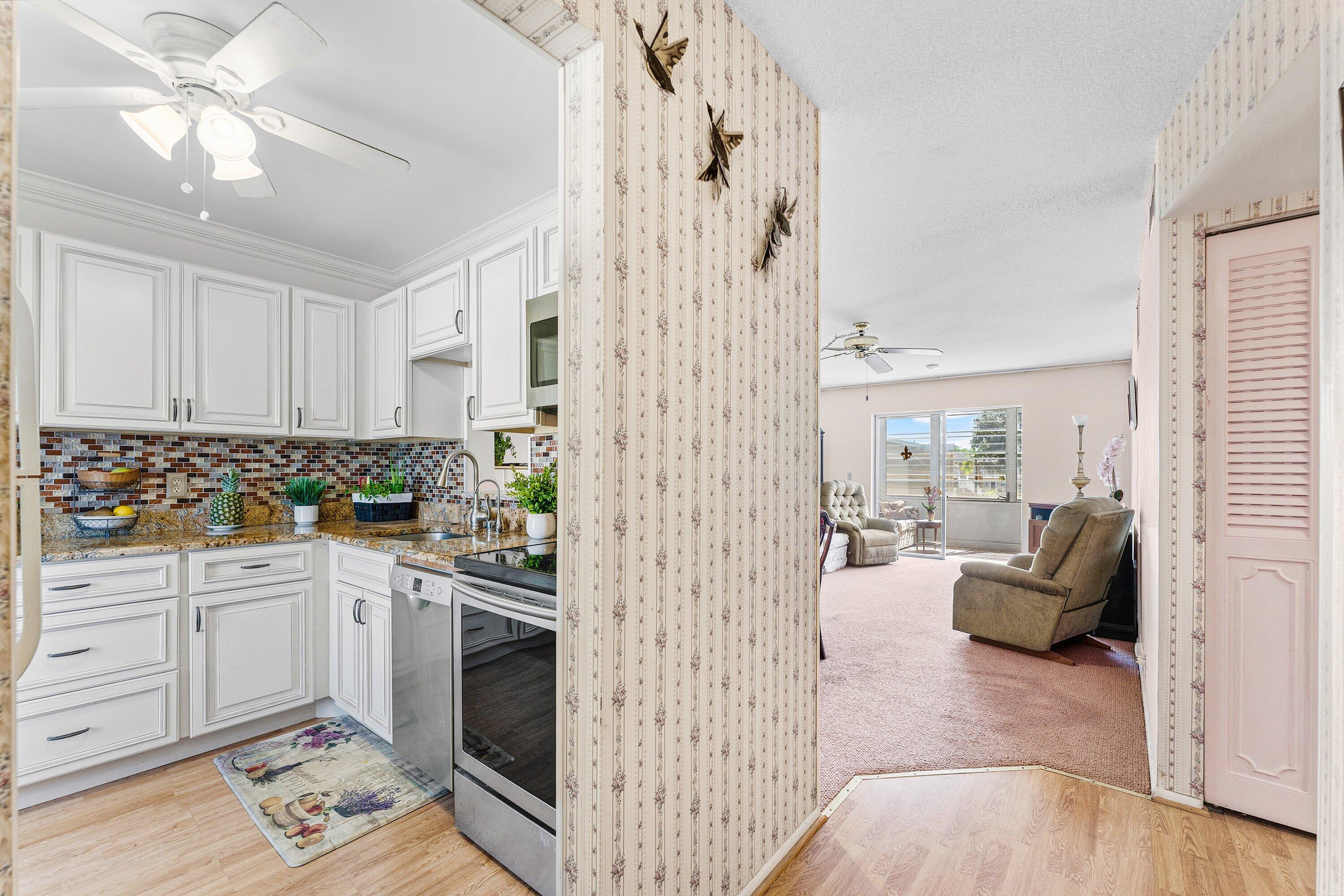 VILLAGE ROYALE CONDO 4 - Residential