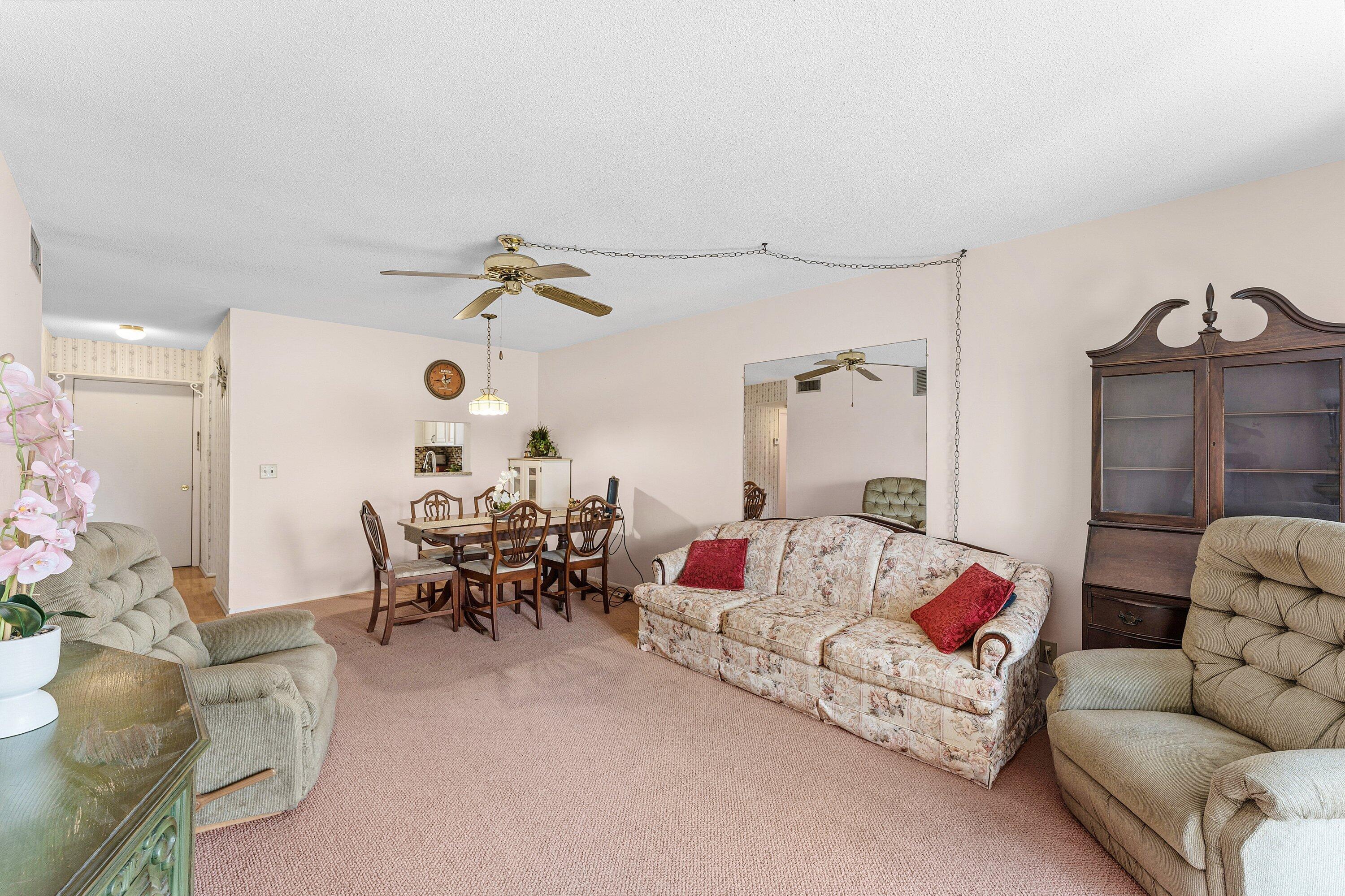 VILLAGE ROYALE CONDO 4 - Residential