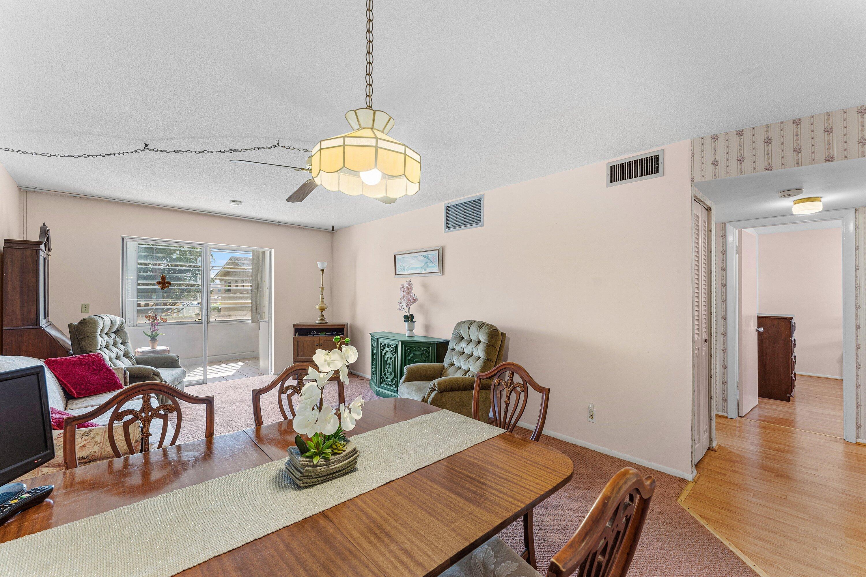 VILLAGE ROYALE CONDO 4 - Residential