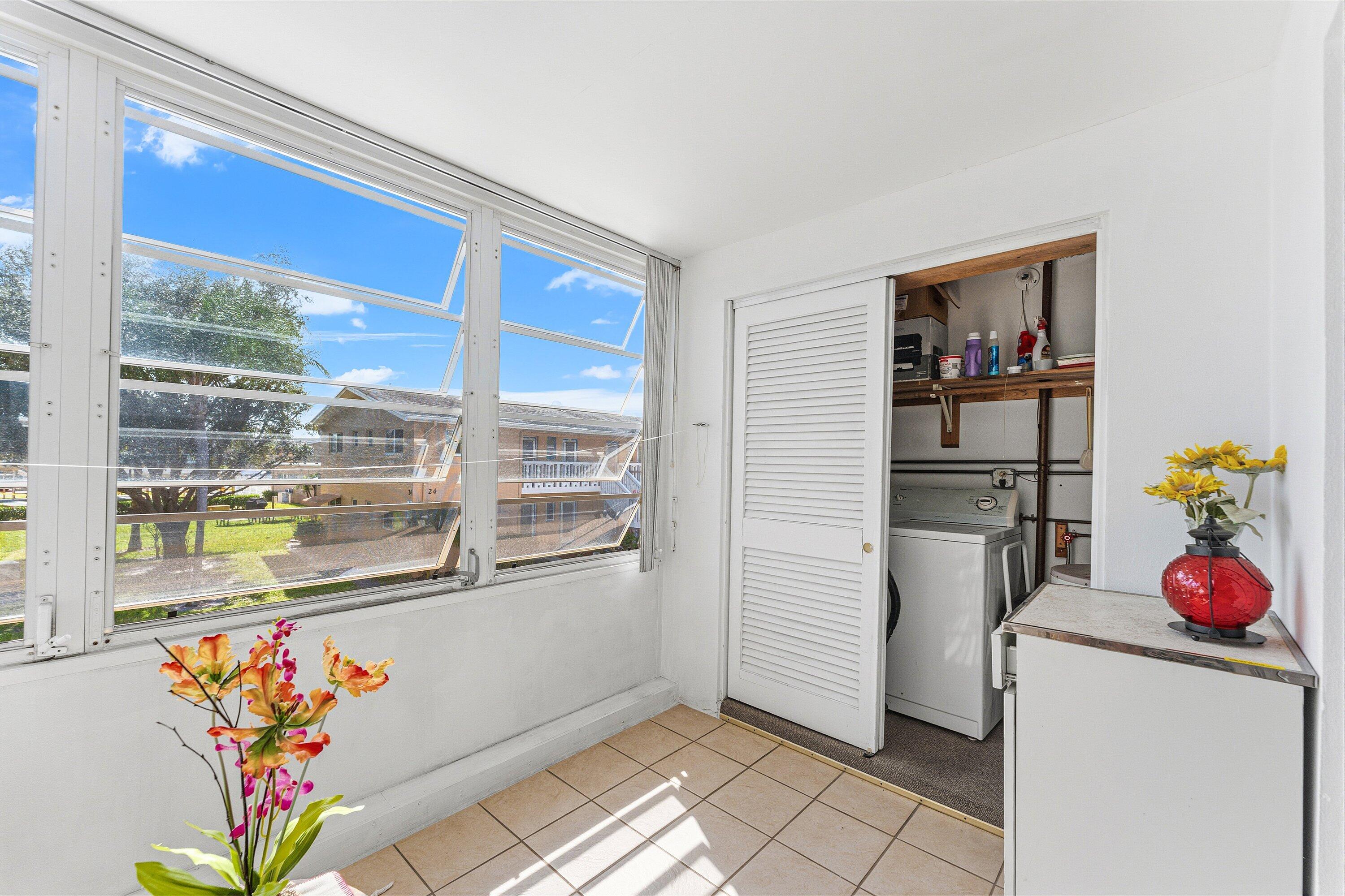 VILLAGE ROYALE CONDO 4 - Residential