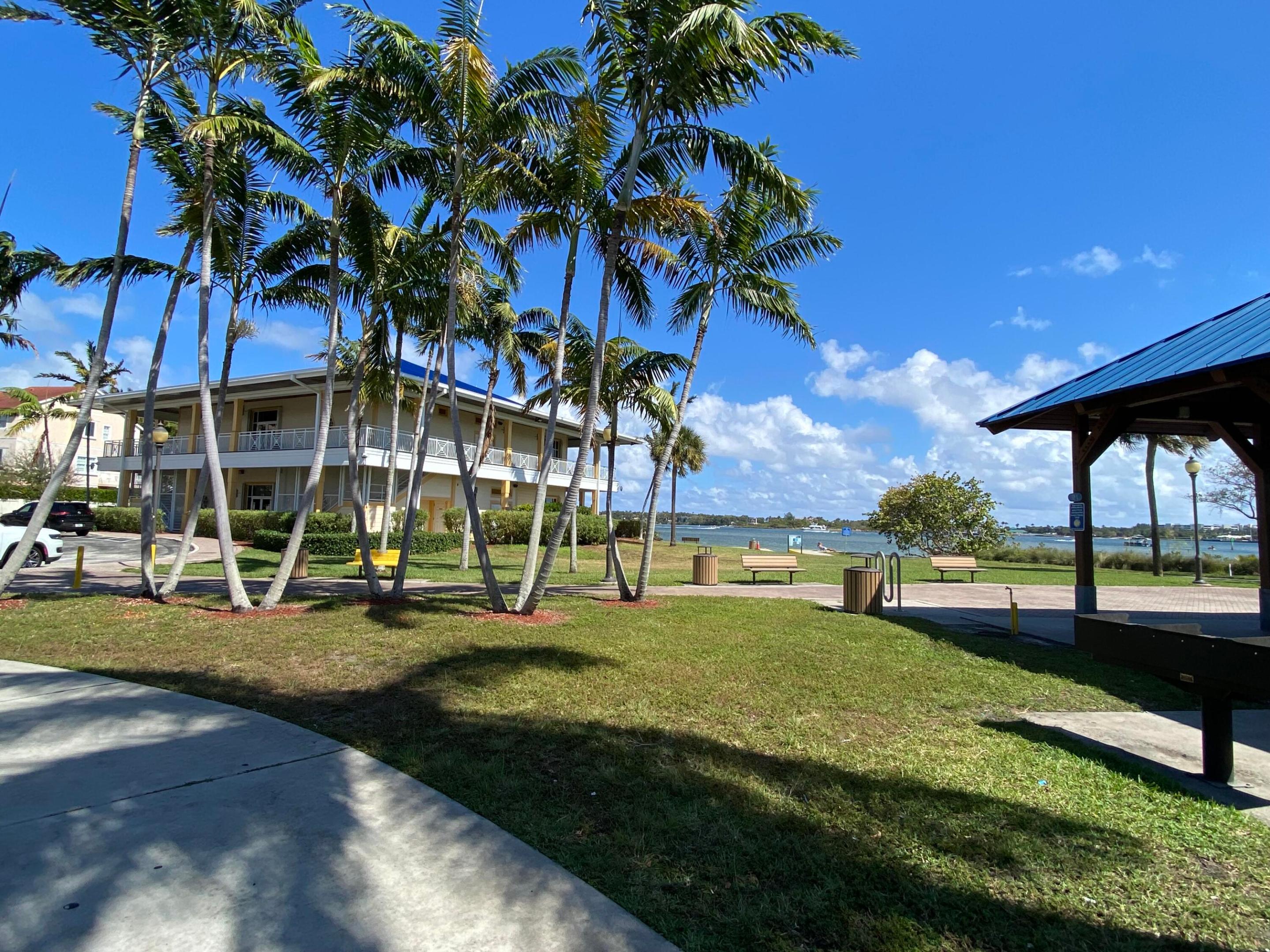 VILLAGE ROYALE CONDO 4 - Residential