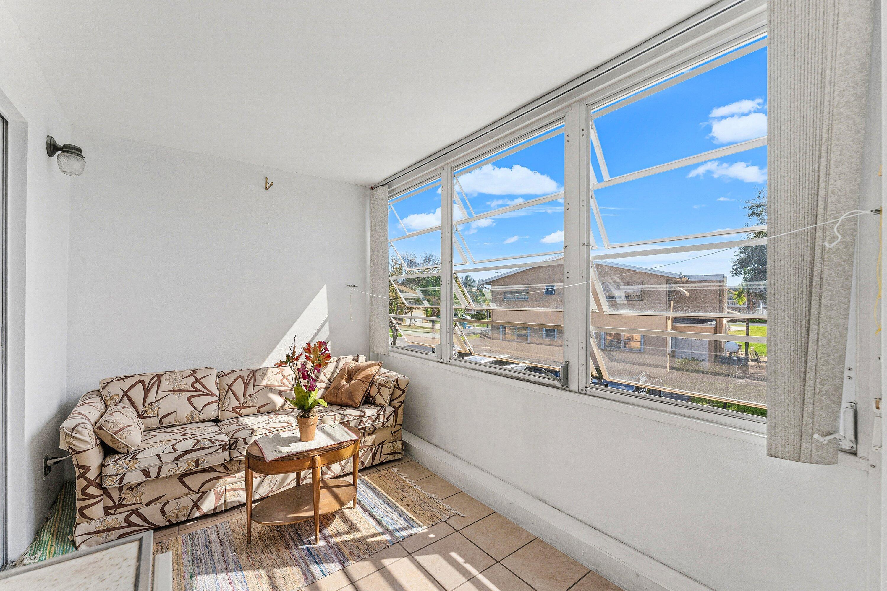 VILLAGE ROYALE CONDO 4 - Residential