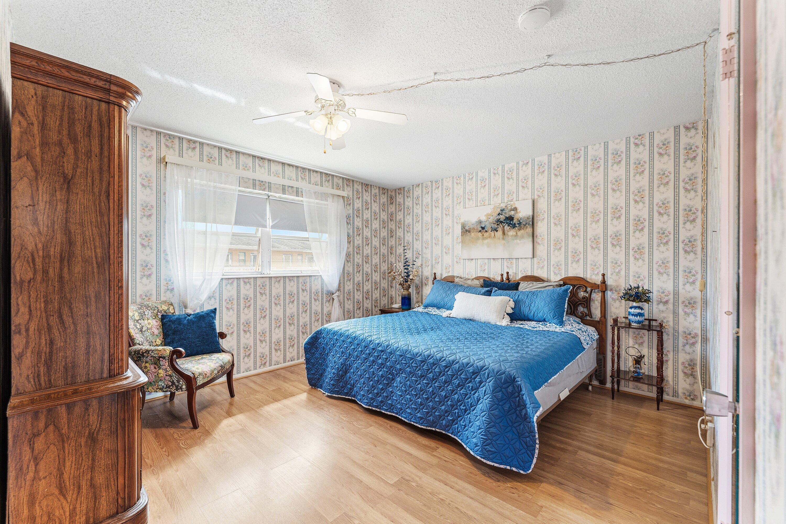 VILLAGE ROYALE CONDO 4 - Residential