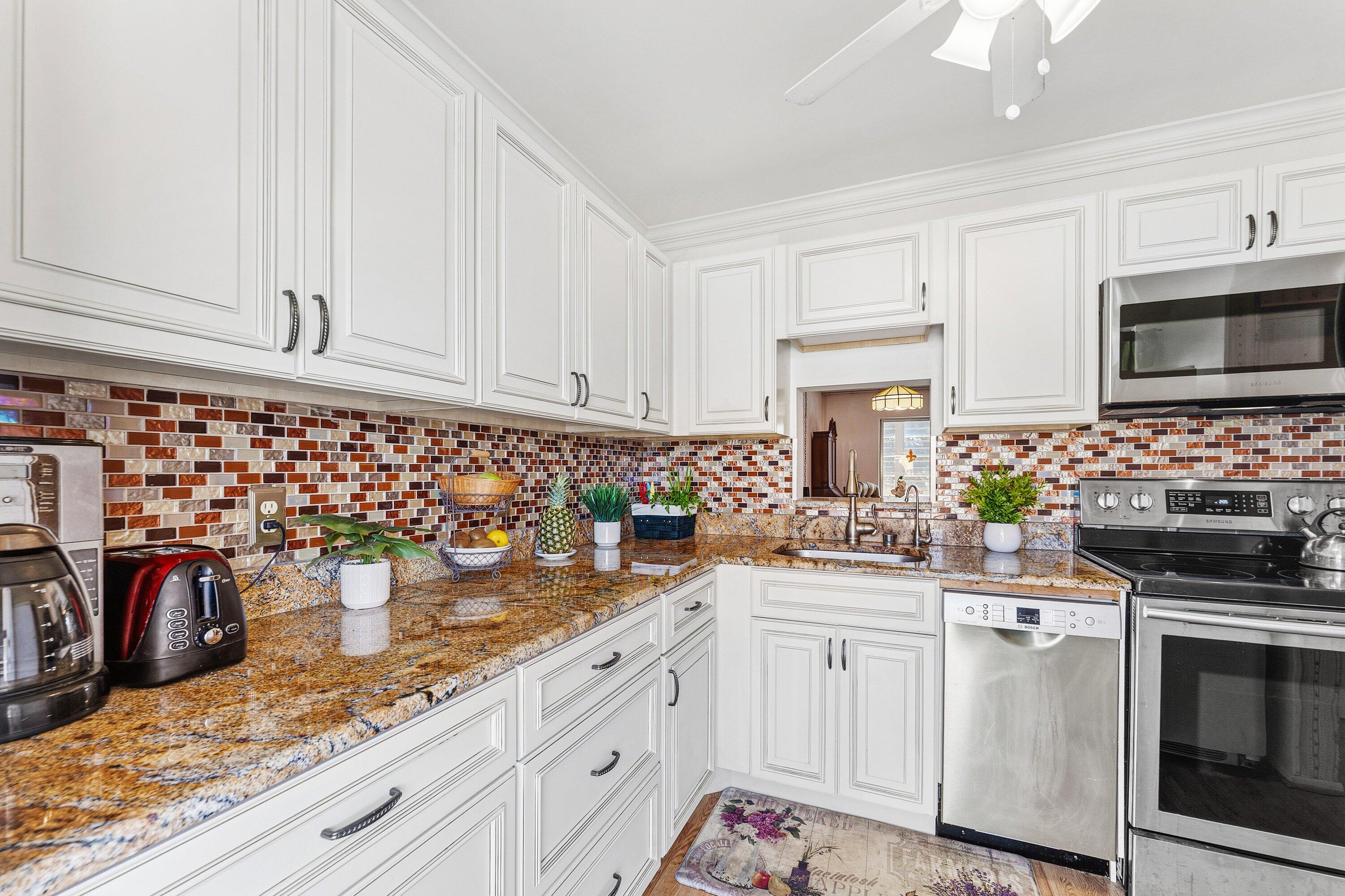 VILLAGE ROYALE CONDO 4 - Residential