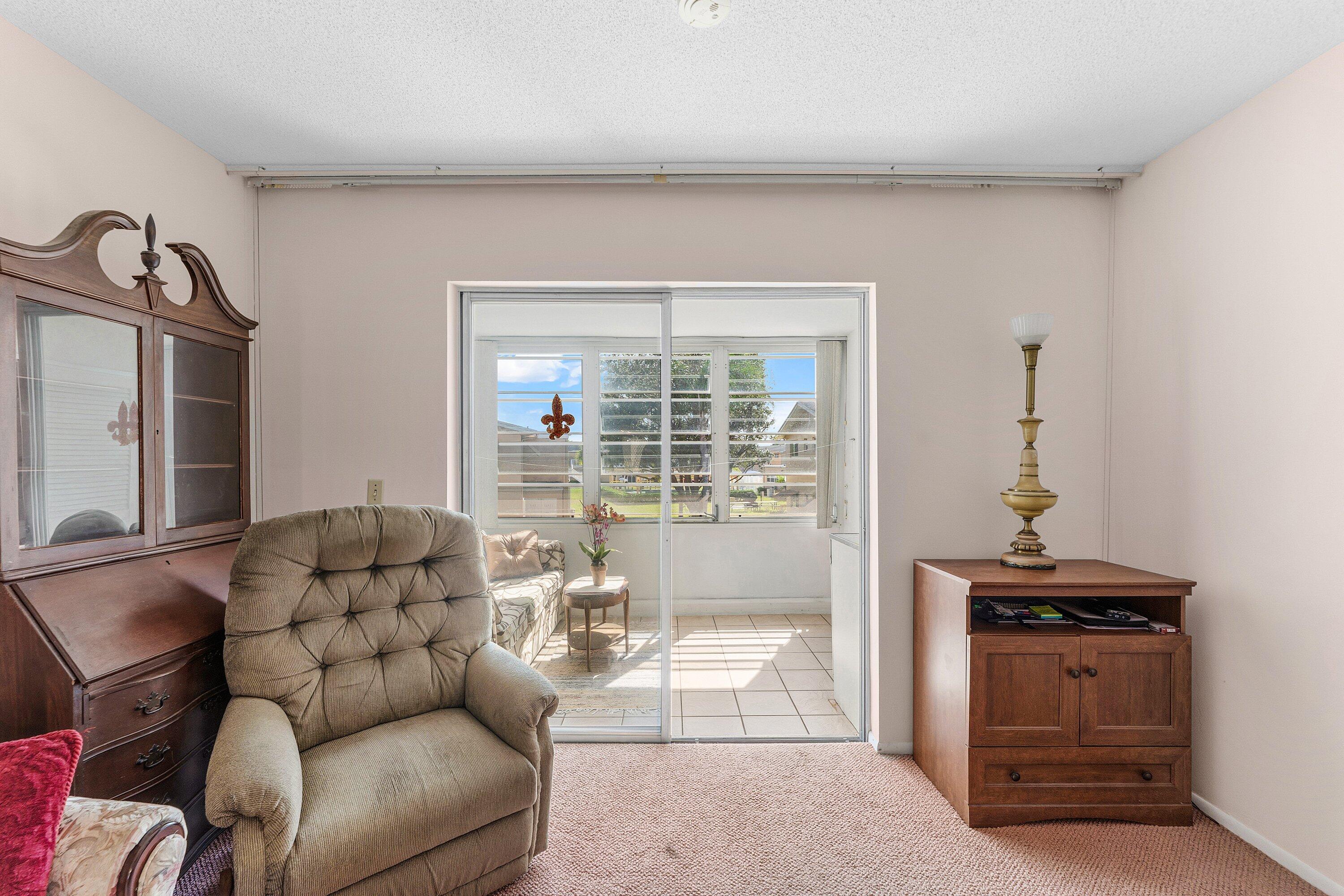 VILLAGE ROYALE CONDO 4 - Residential