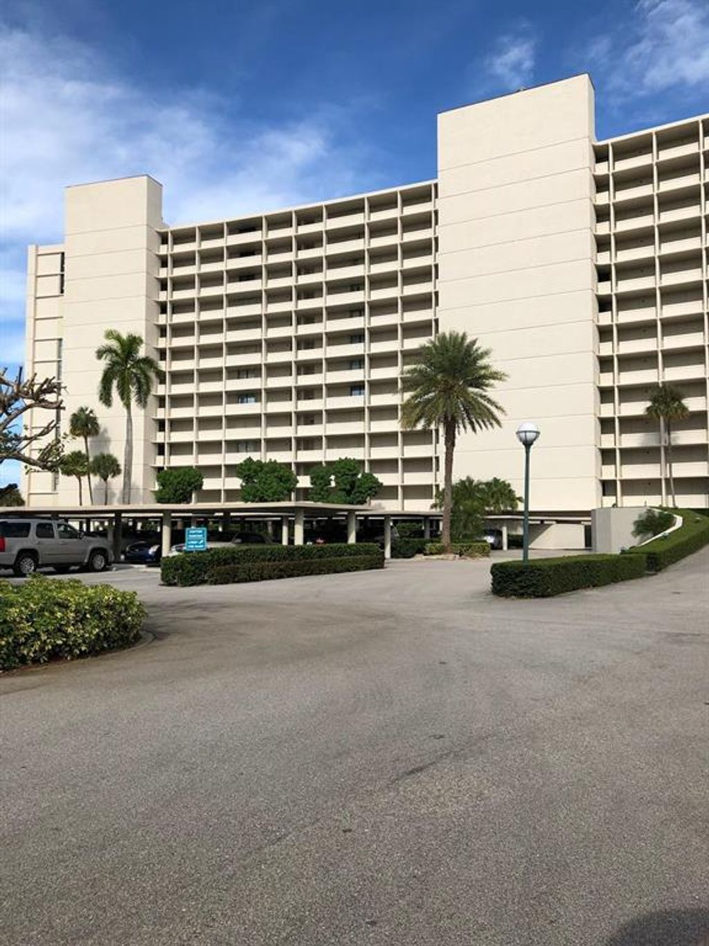 Photo of 126 Lakeshore 326 Drive #3260, North Palm Beach, FL 33408 (MLS # R10730882)