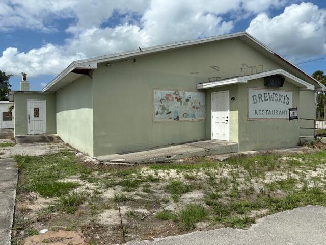 The old Brewski’s bar is looking for a new owner! This Okeechobee classic has kept it’s charm and is ready for a grand re-opening. Brewski’s sits on 0.62 of an acre on the corner of 441 and se 35th Ave. across from the rim canal. Owner financing available so you can use your funds for the final touches. Make an appointment to see this property today!