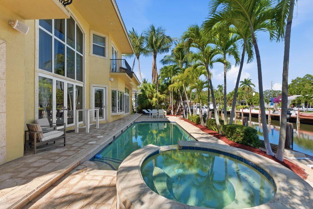 CORAL KEY VILLAS 1ST SEC - Residential