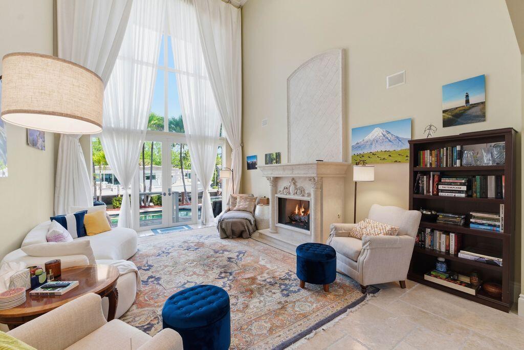 CORAL KEY VILLAS 1ST SEC - Residential