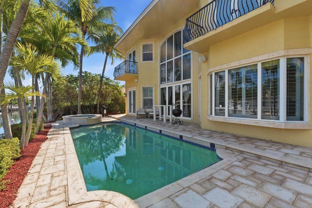 CORAL KEY VILLAS 1ST SEC - Residential