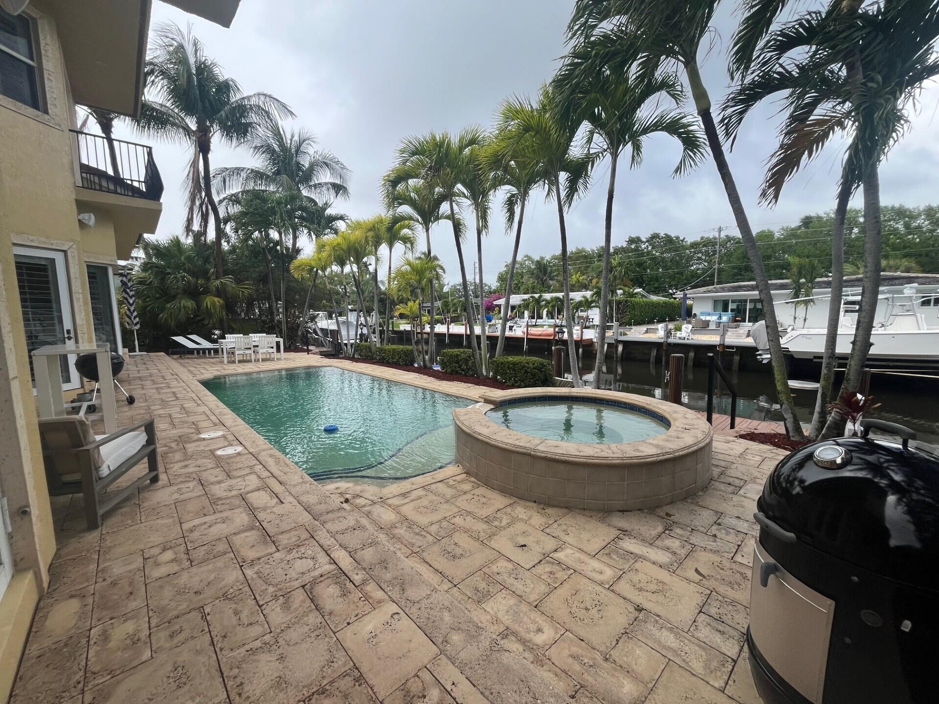 CORAL KEY VILLAS 1ST SEC - Residential