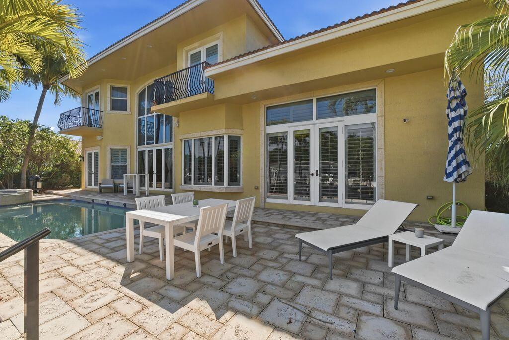 CORAL KEY VILLAS 1ST SEC - Residential