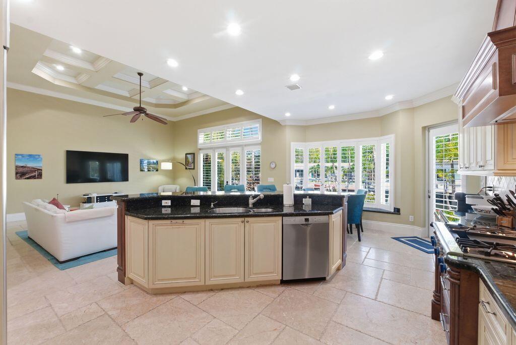 CORAL KEY VILLAS 1ST SEC - Residential