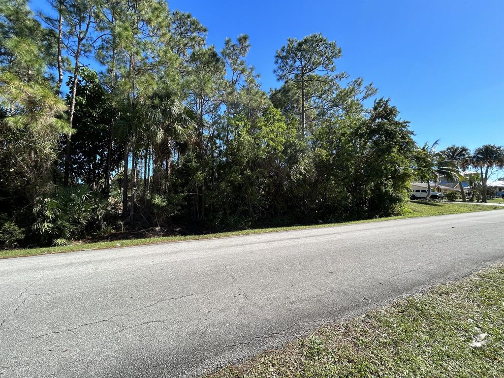 Photo of 5906 Hickory Drive, Fort Pierce, FL 34982 (MLS # R10858517)