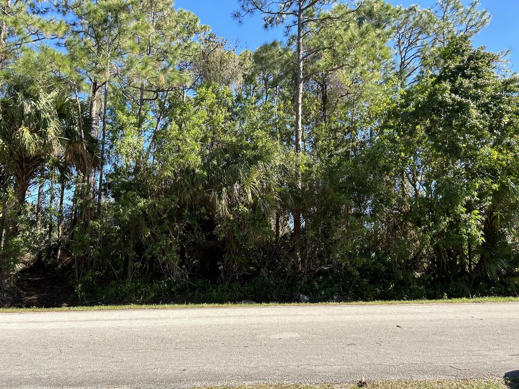 Photo of 5906 Hickory Drive, Fort Pierce, FL 34982 (MLS # R10858517)