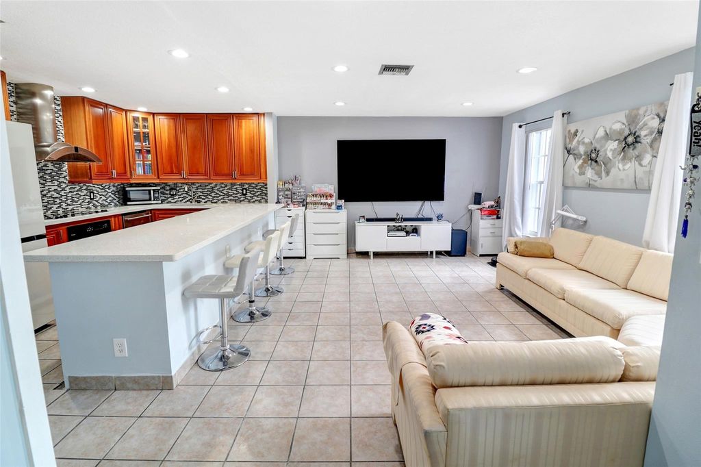 Photo of 355 SW 61st Ter, Margate, FL 33068 (MLS # F10529963)