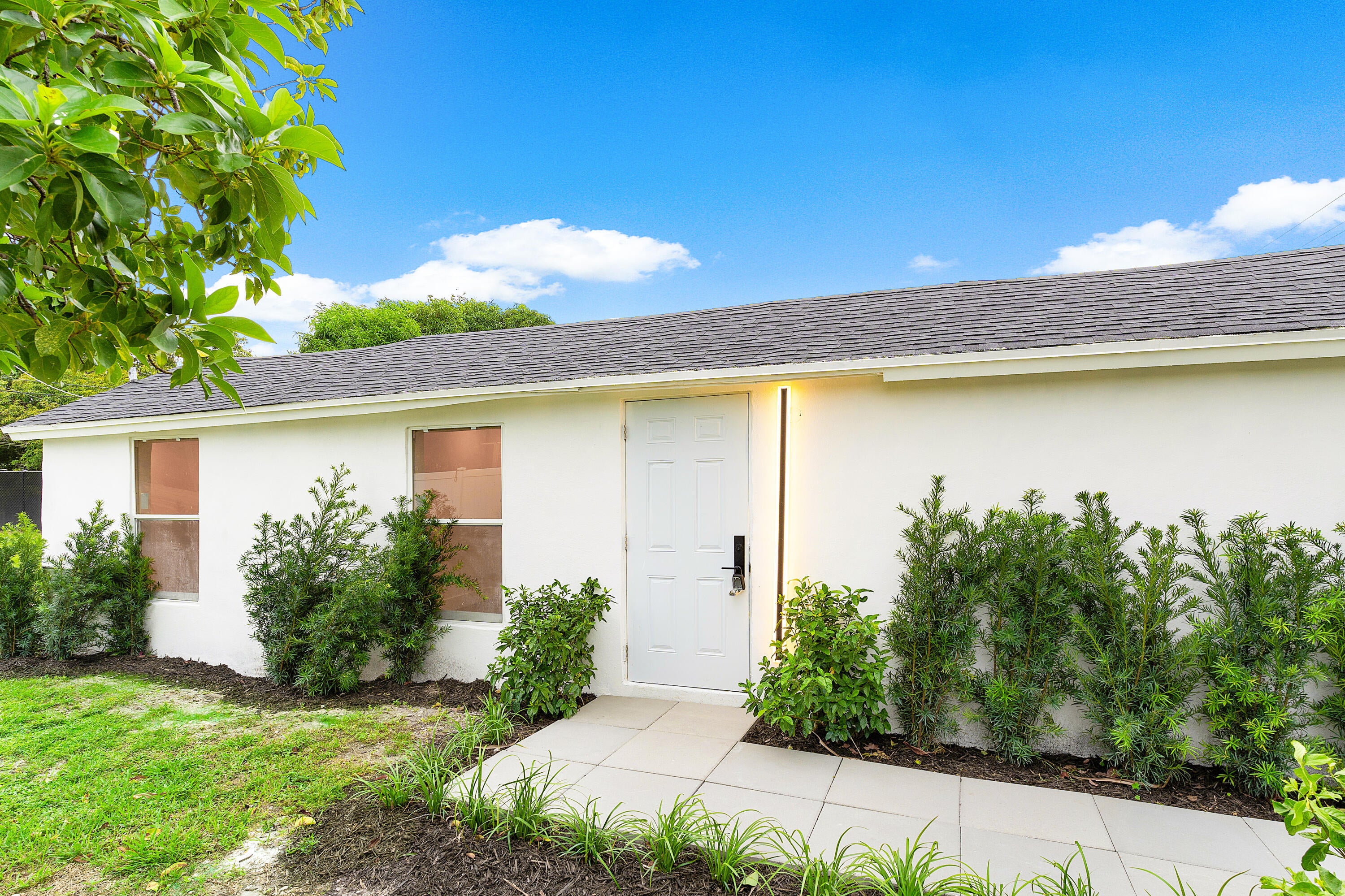 107 SW 4TH Avenue