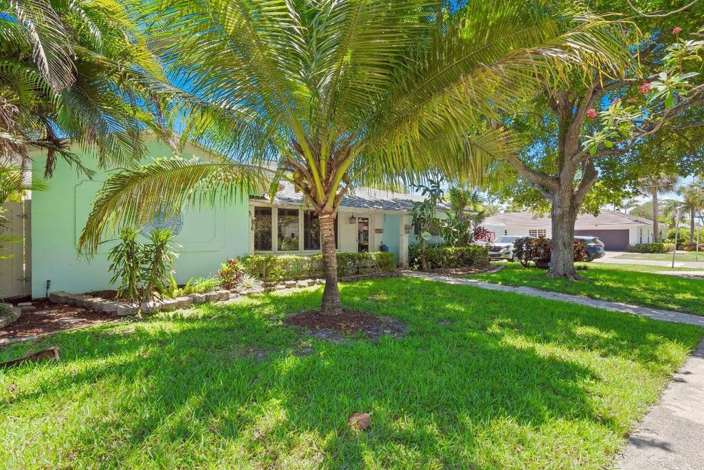 Photo of 1098 SW 2nd Street, Boca Raton, FL 33486 (MLS # R11099254)