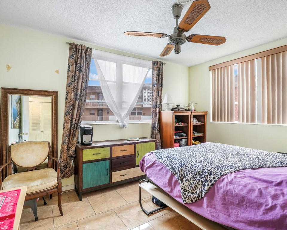 Lauderdale Oaks - Residential