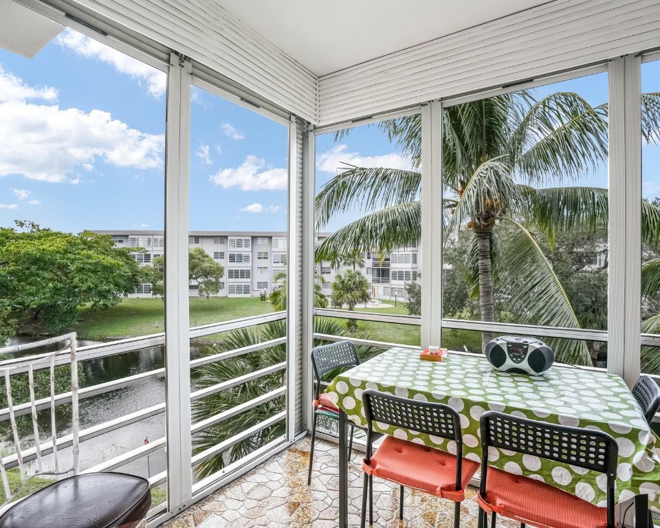 Lauderdale Oaks - Residential