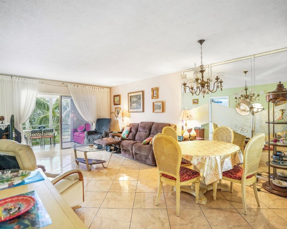 Lauderdale Oaks - Residential