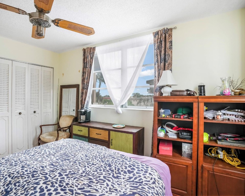 Lauderdale Oaks - Residential