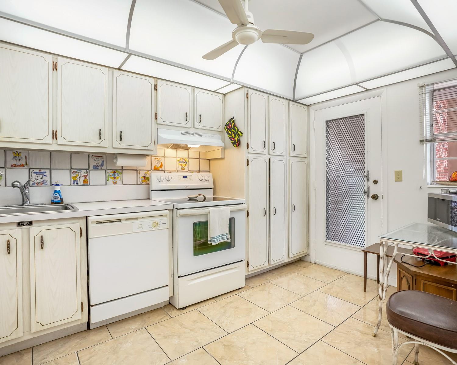 Lauderdale Oaks - Residential