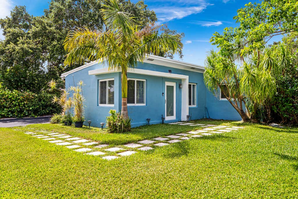 Photo of 3305 SW 15th Street, Fort Lauderdale, FL 33312 (MLS # B26060694)