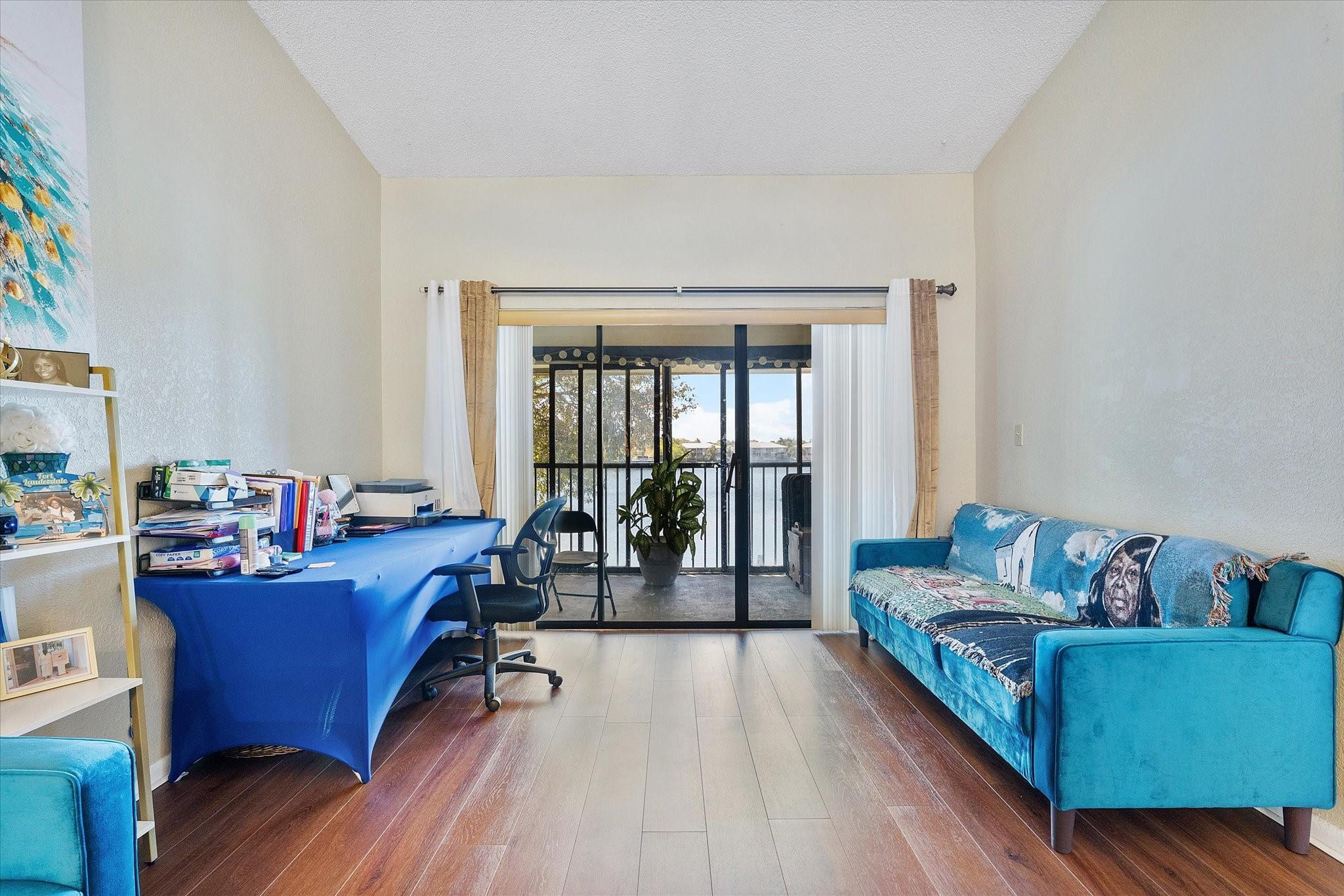 MIRA LAGO - Residential