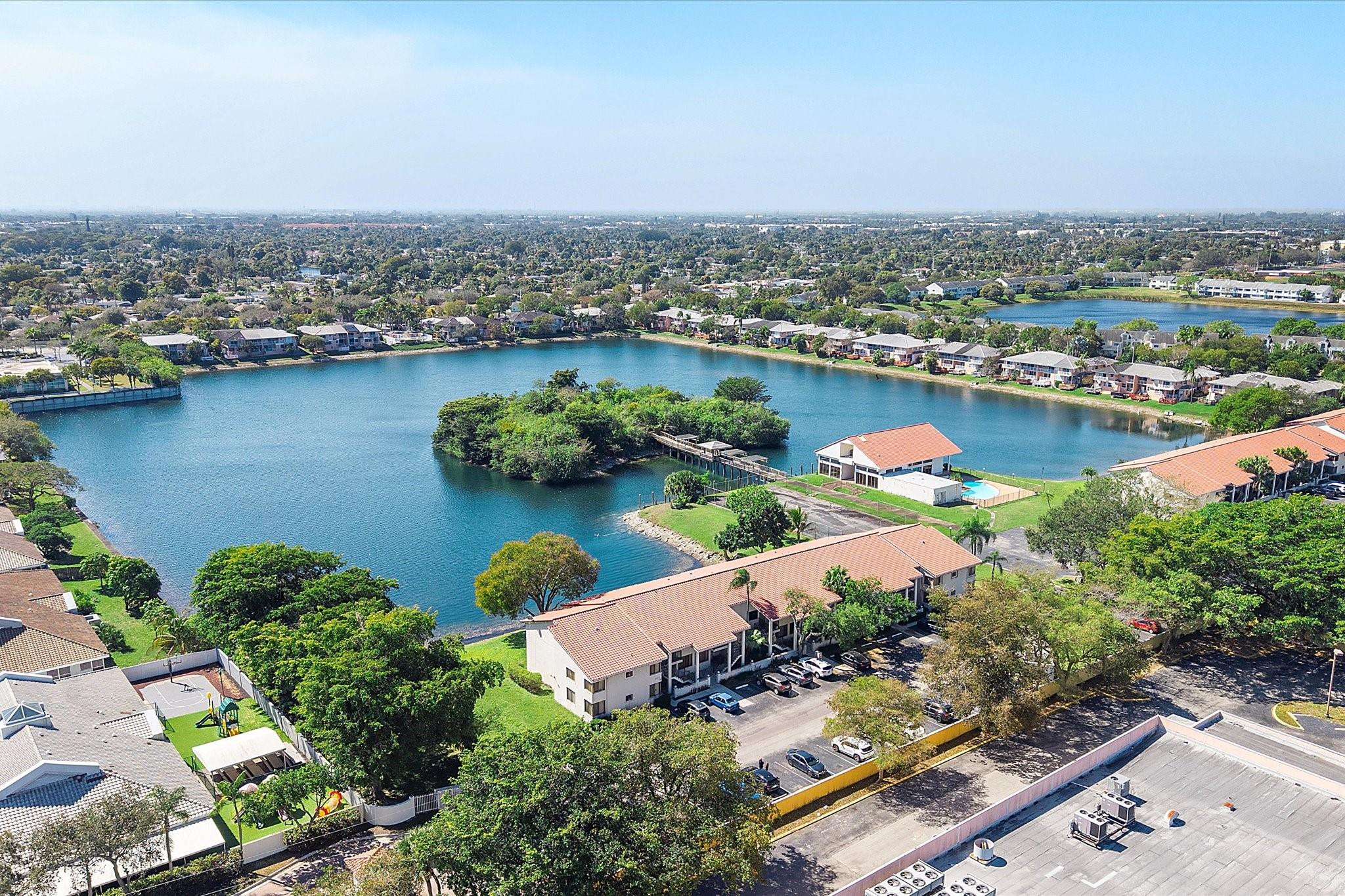 MIRA LAGO - Residential