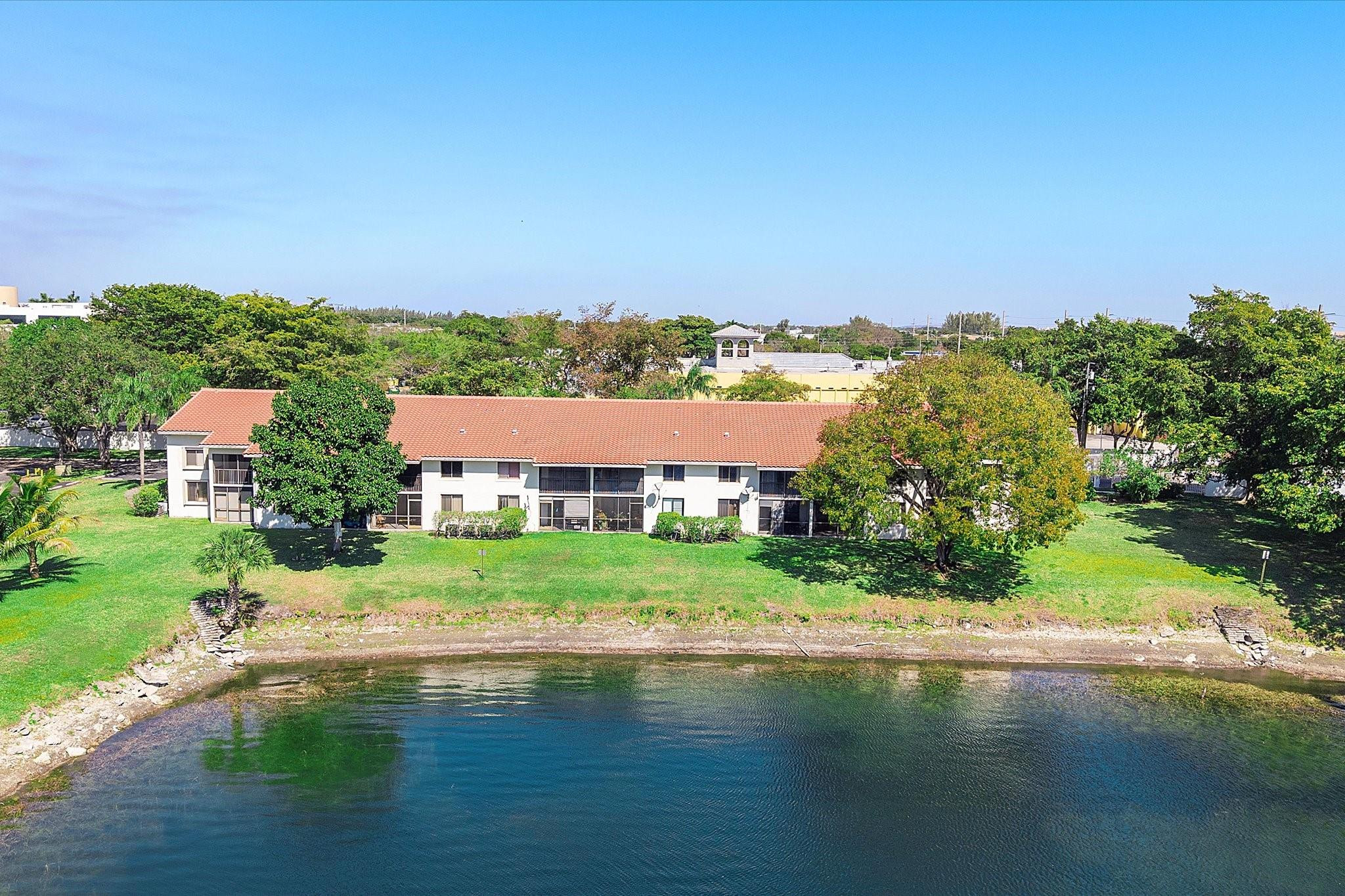 MIRA LAGO - Residential