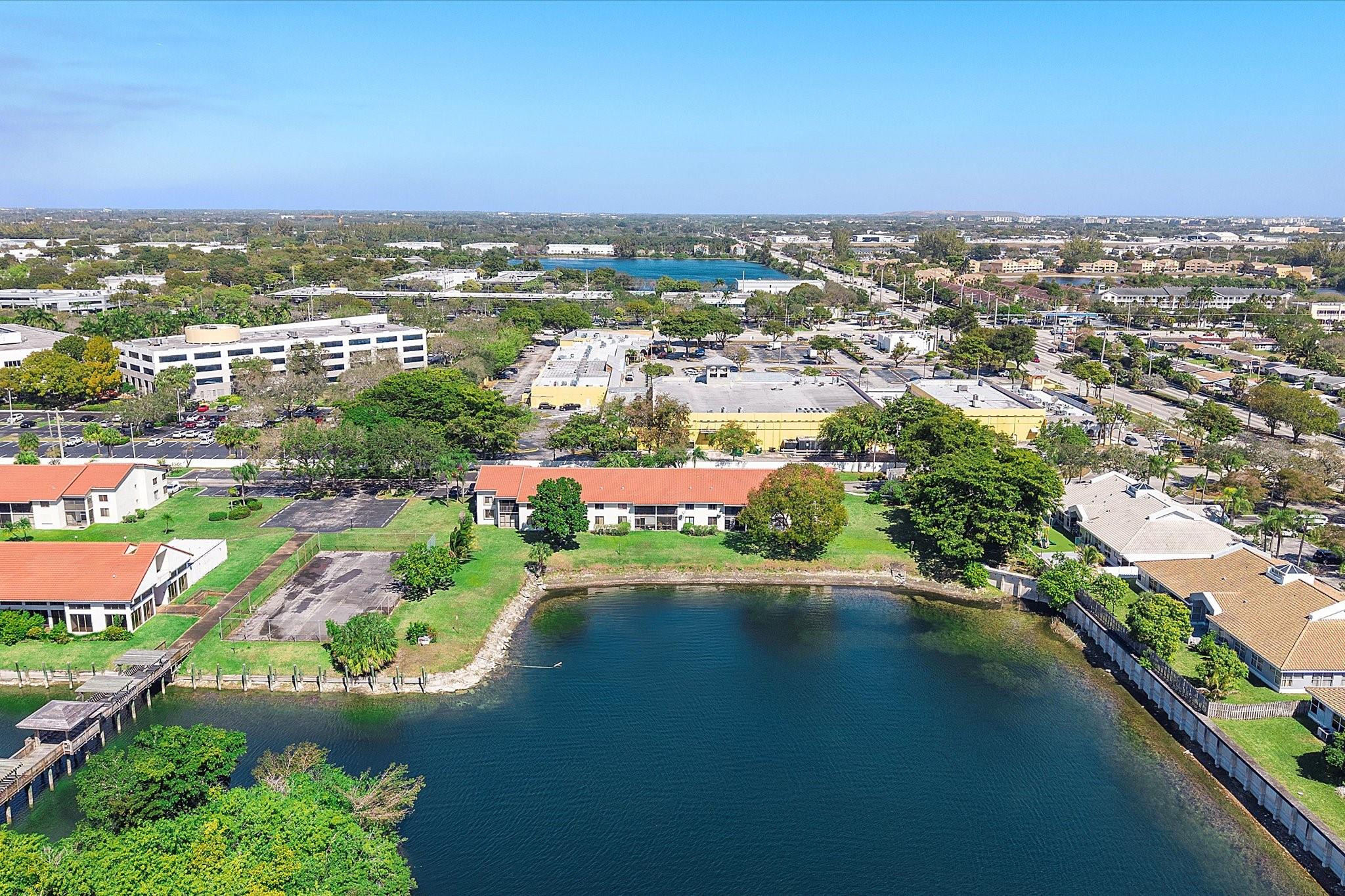 MIRA LAGO - Residential