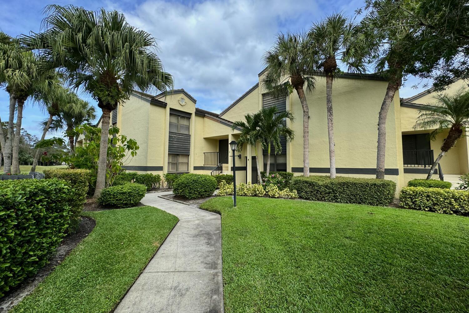Furnished seasonal rental in Palm City. This second-floor, 2-bed/2-bath condo +den is located at Clubhouse Court in the gated community of Martin Downs. There are 2 twin beds in the den. Views of Osprey Creek's 18th fairway from your screened-in, covered balcony. Close to everything! There are available seasonal golf packages, or you can pay to play. The dining room/bar/ entertainment, are also open to the public. No pets, No smoking.