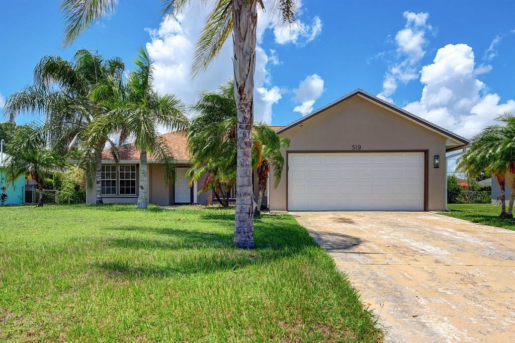 Photo of 519 SW Bailey Terrace Ter, Port Saint Lucie, FL 34953 (MLS # R10819651)