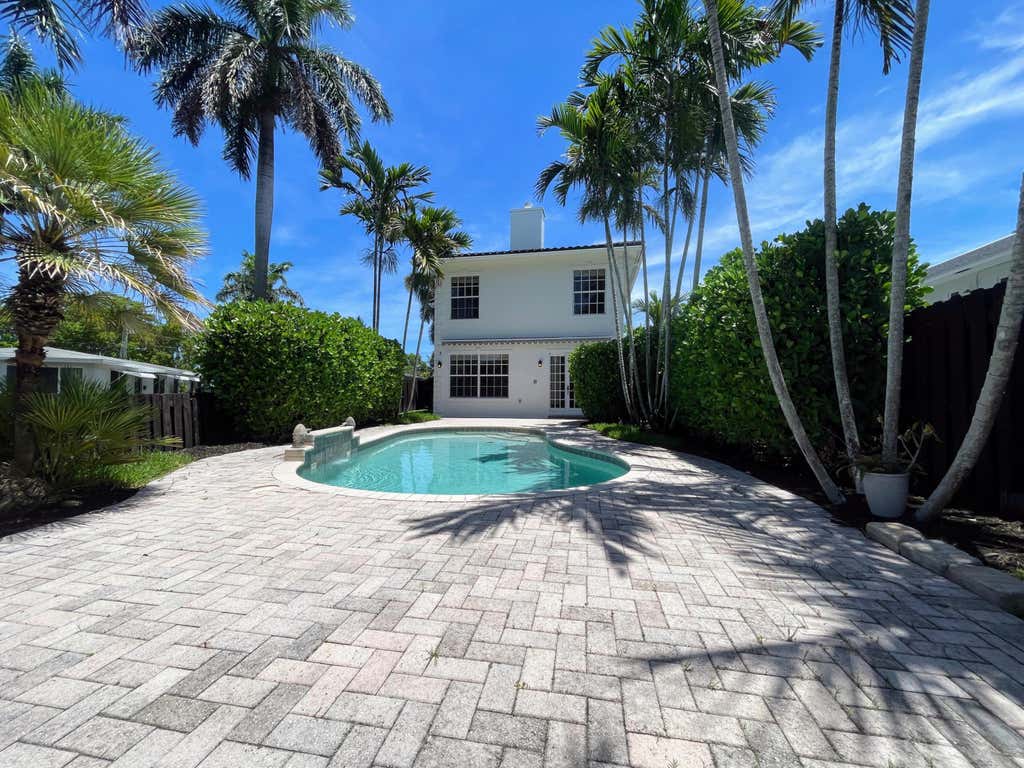 Photo of 929 NE 18th Court #1, Fort Lauderdale, FL 33305 (MLS # B26069141)