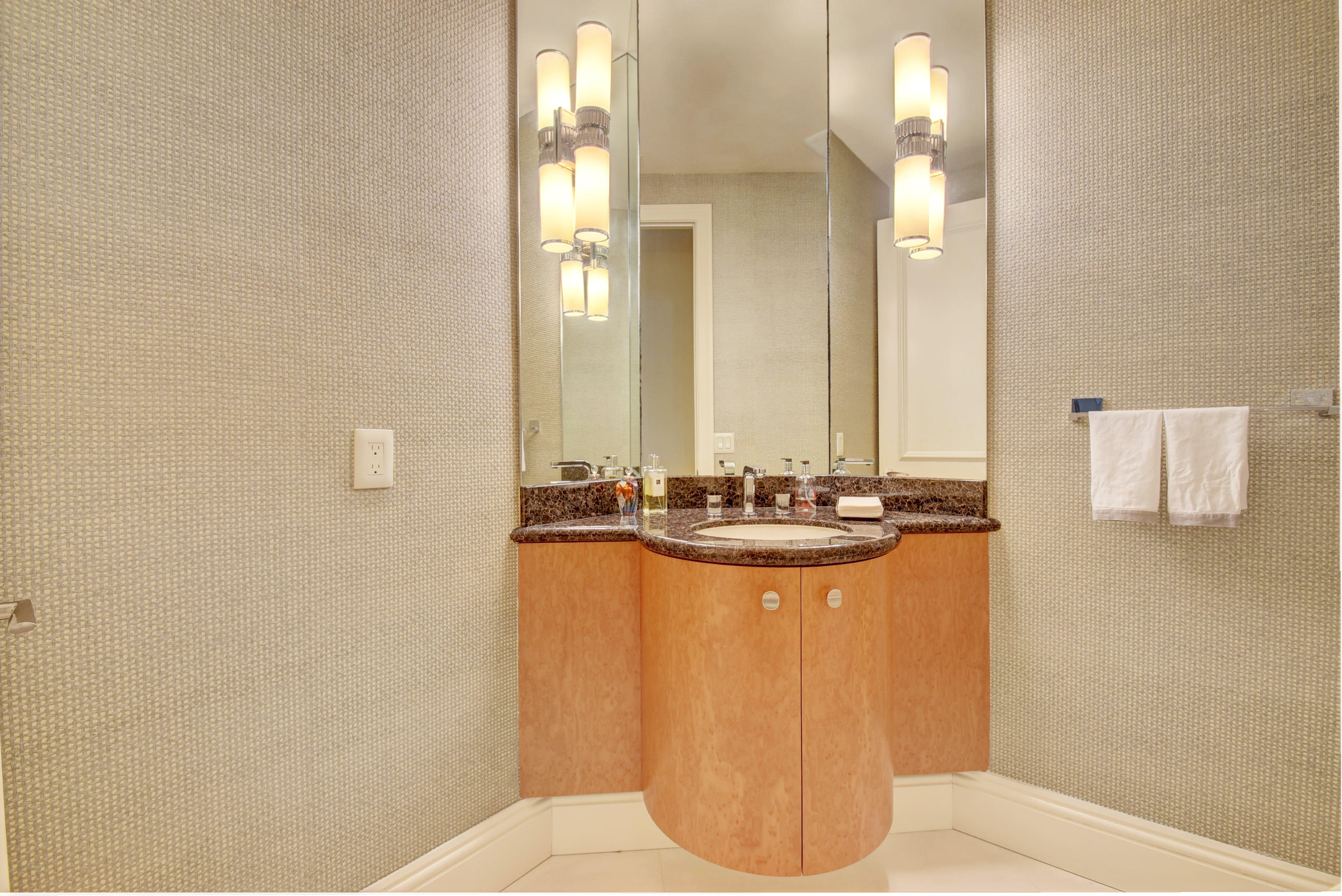 WOODFIELD CC DEVON PLACE - Residential