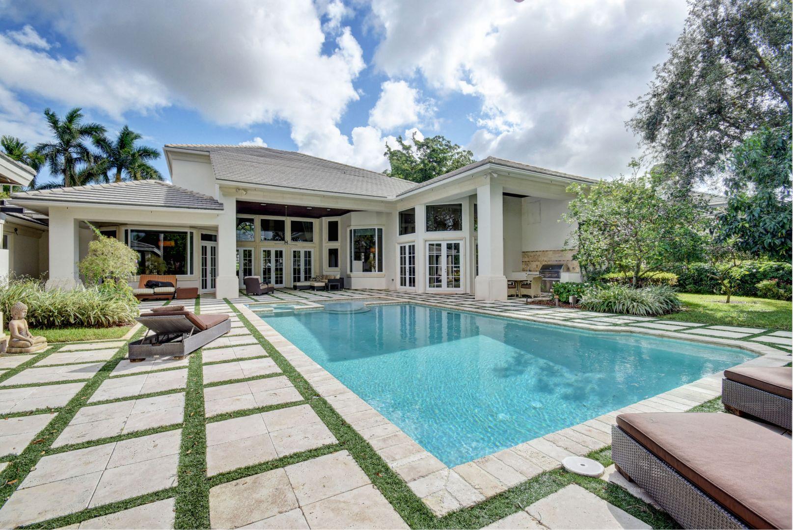 WOODFIELD CC DEVON PLACE - Residential