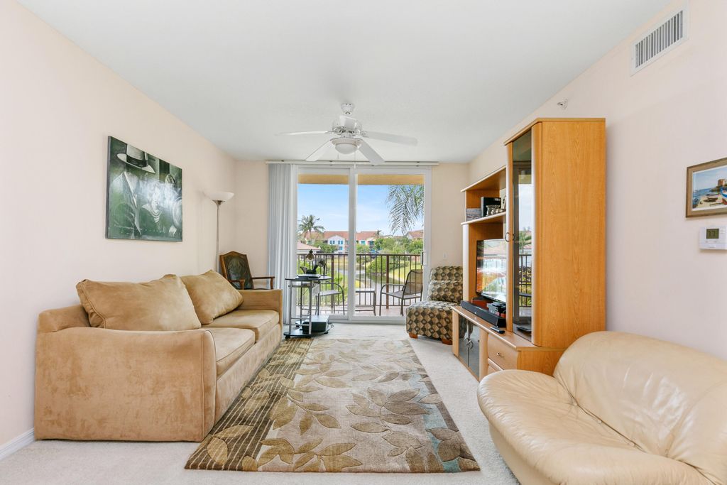 Photo of 112 Villa Circle #112, Boynton Beach, FL 33435 (MLS # R10988530)