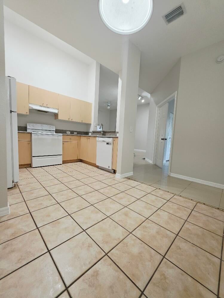 260 Crestwood Circle 102