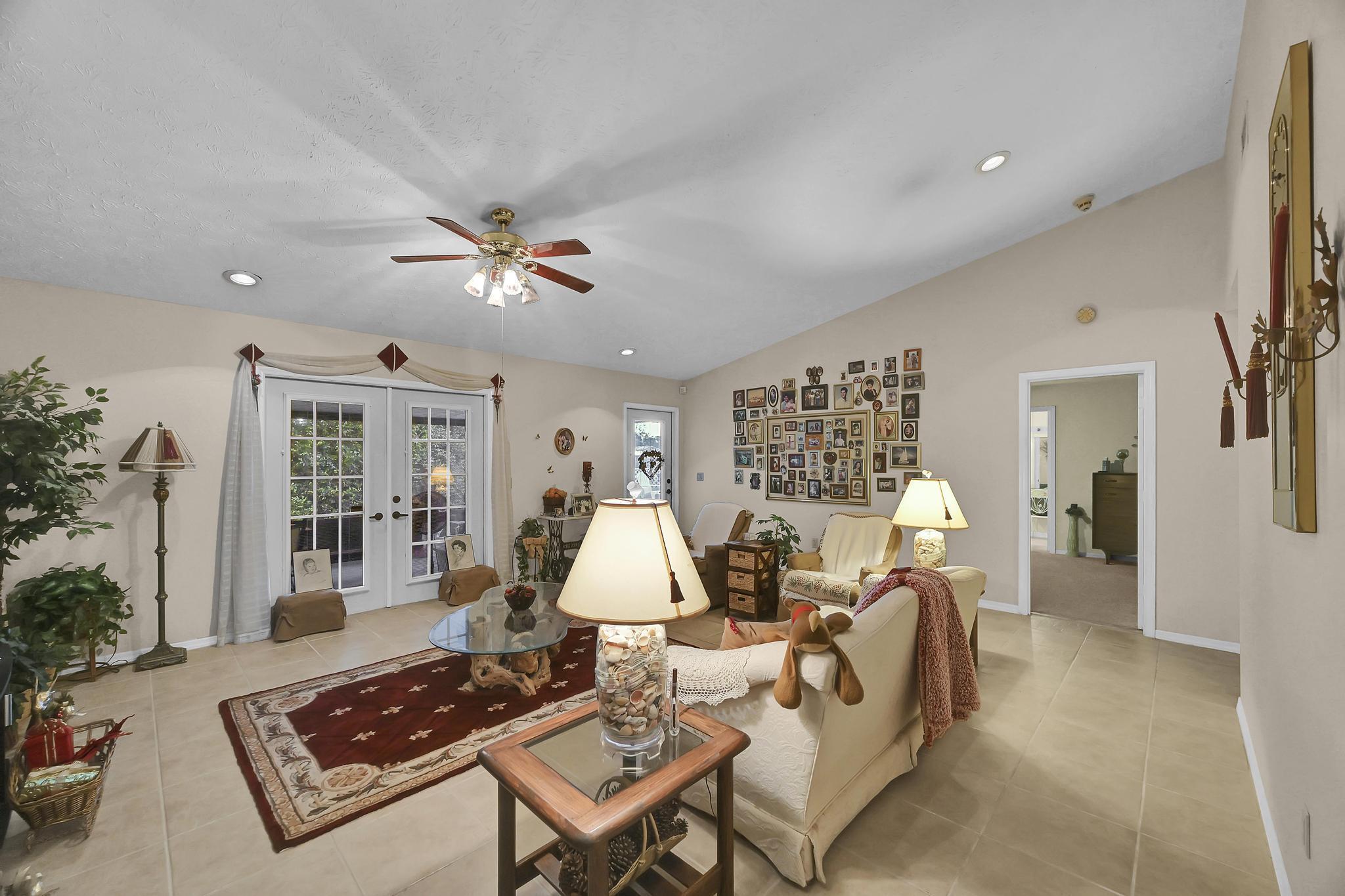 TIMBERLAKE ESTATES - Residential