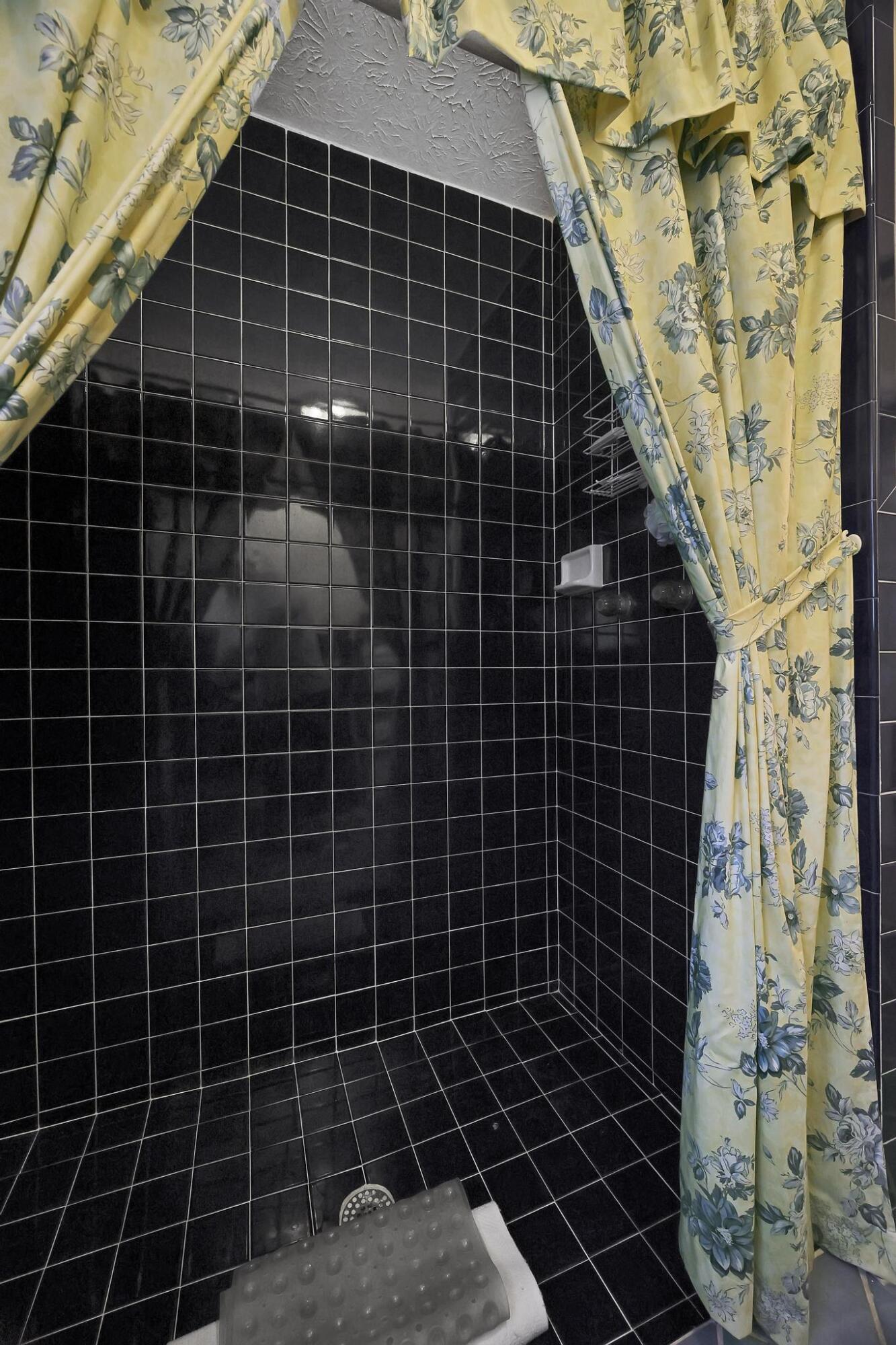 TIMBERLAKE ESTATES - Residential