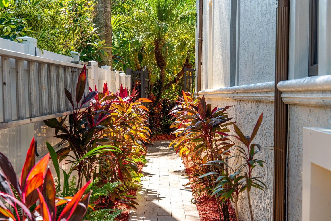 DOLPHIN ISLES - Residential