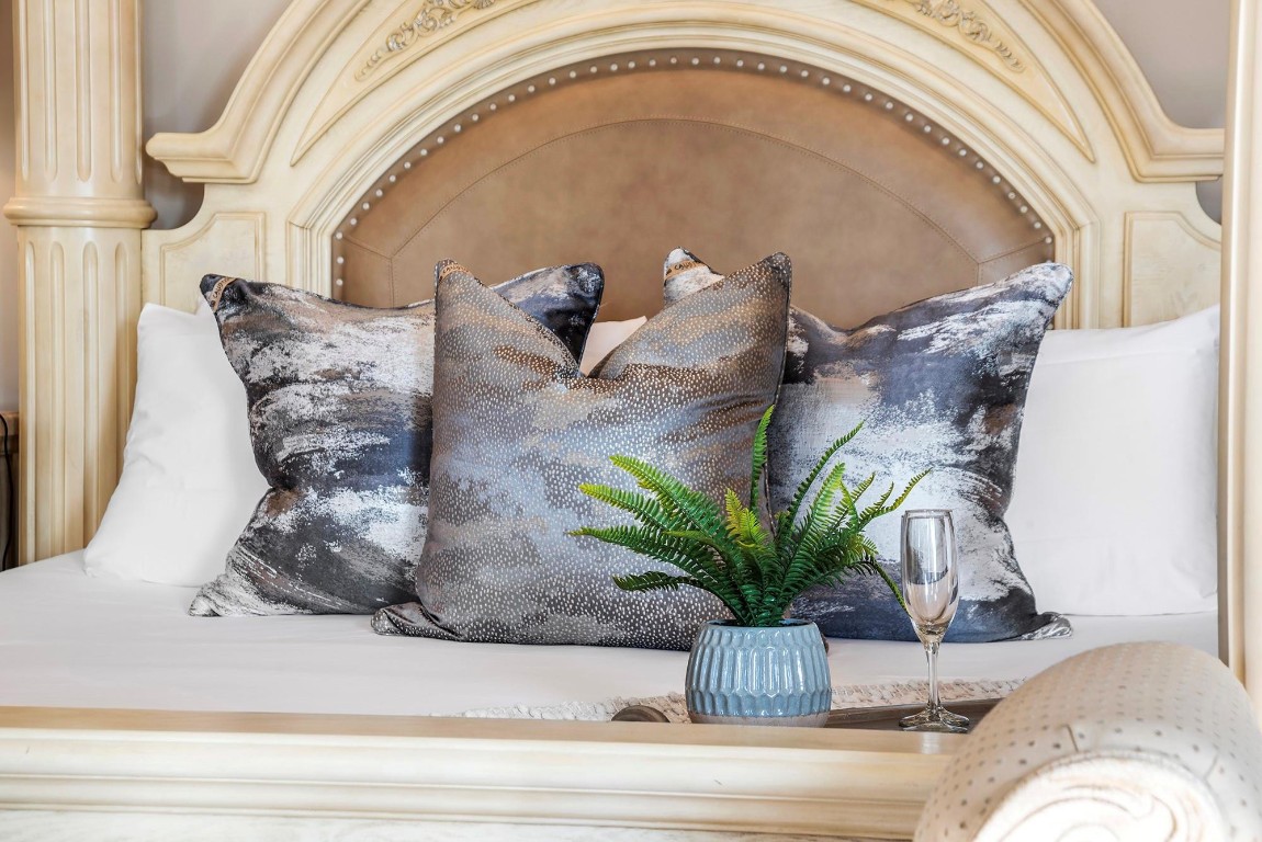 DOLPHIN ISLES - Residential