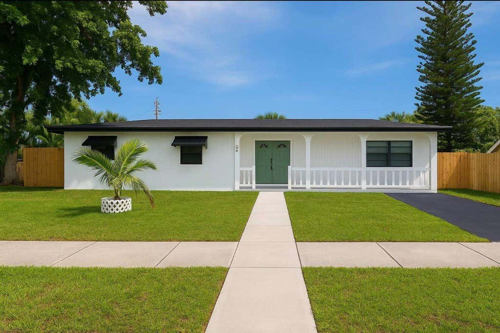 Photo of 272 NE 44th Street, Deerfield Beach, FL 33064 (MLS # B26043618)