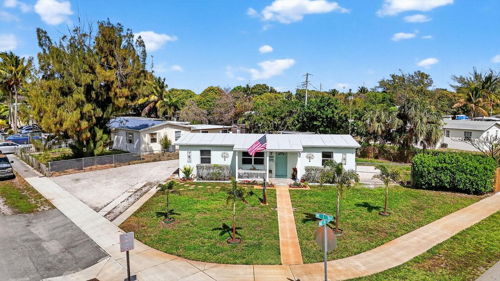 Photo of 4700 NE 1st Terrace, Deerfield Beach, FL 33064 (MLS # R11168574)