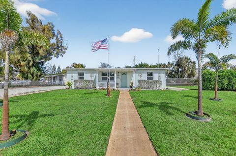 Photo of 4700 NE 1st Terrace, Deerfield Beach, FL 33064 (MLS # R11168574)