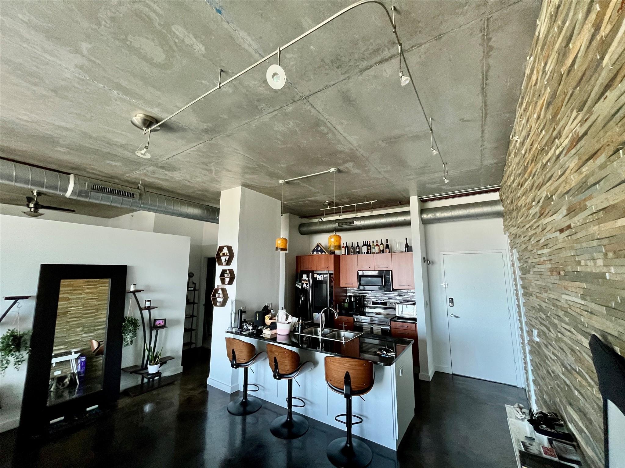 313 NE 2nd St 805