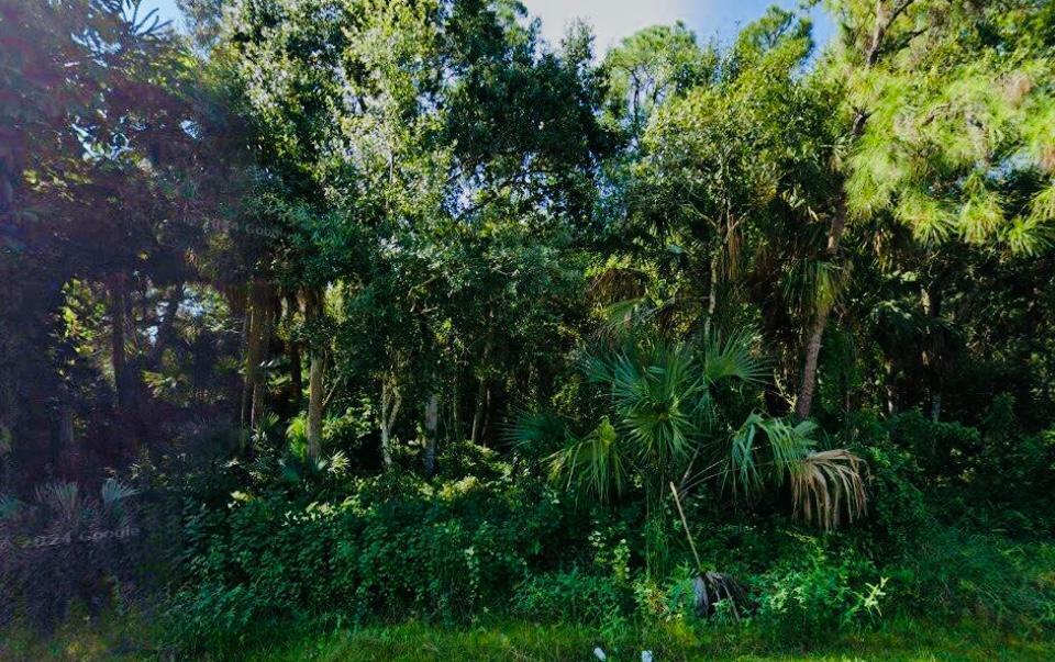 Rare Opportunity to own 2 adjoining 1/4 acre lots in growing Lakewood Park subdivision located near I-95, Pt. St. Lucie & Vero Beach...Parks, Library, Elementary School, Restaurants, Shopping & More...