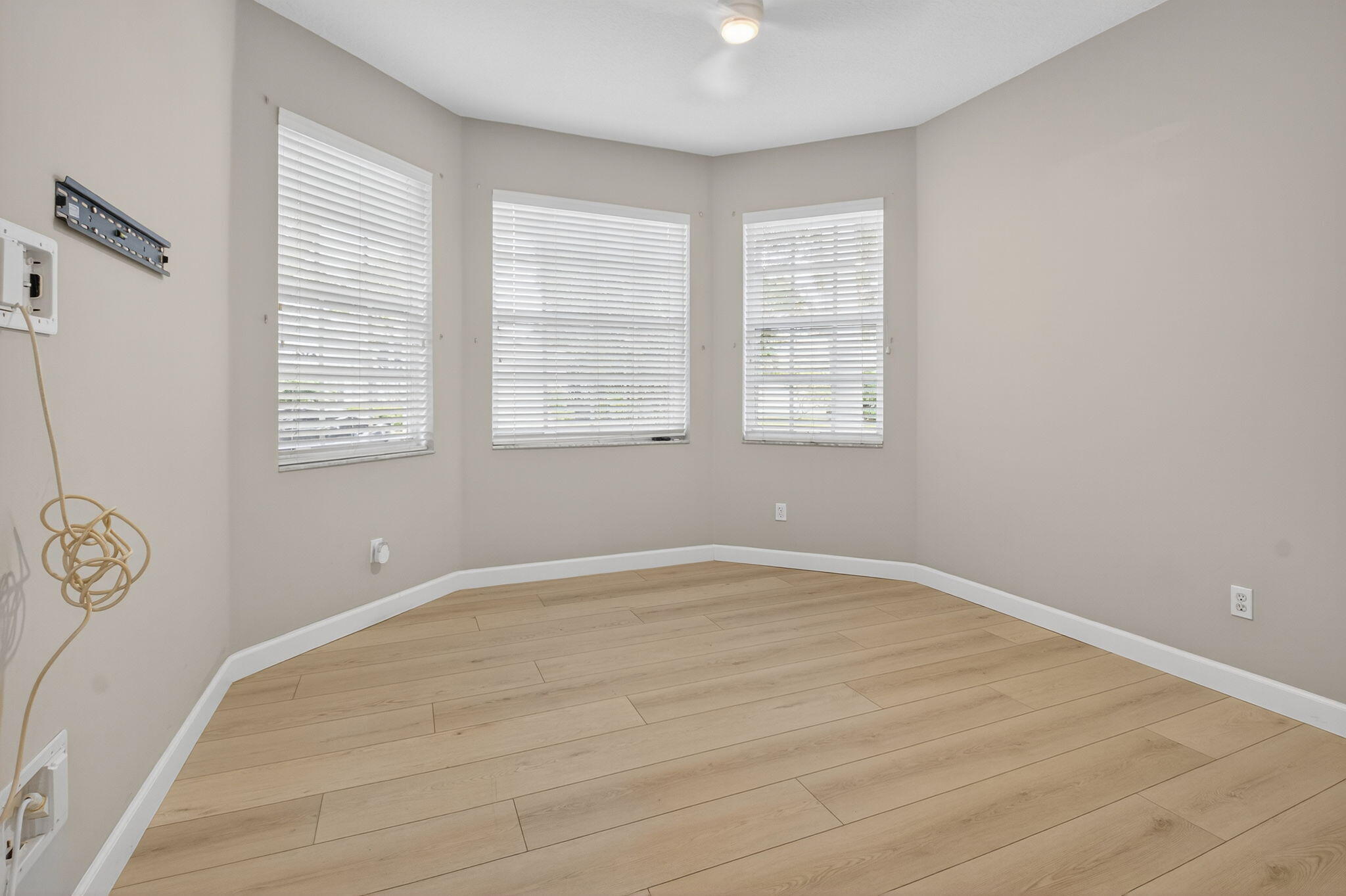 VALENCIA FALLS 3 - Residential