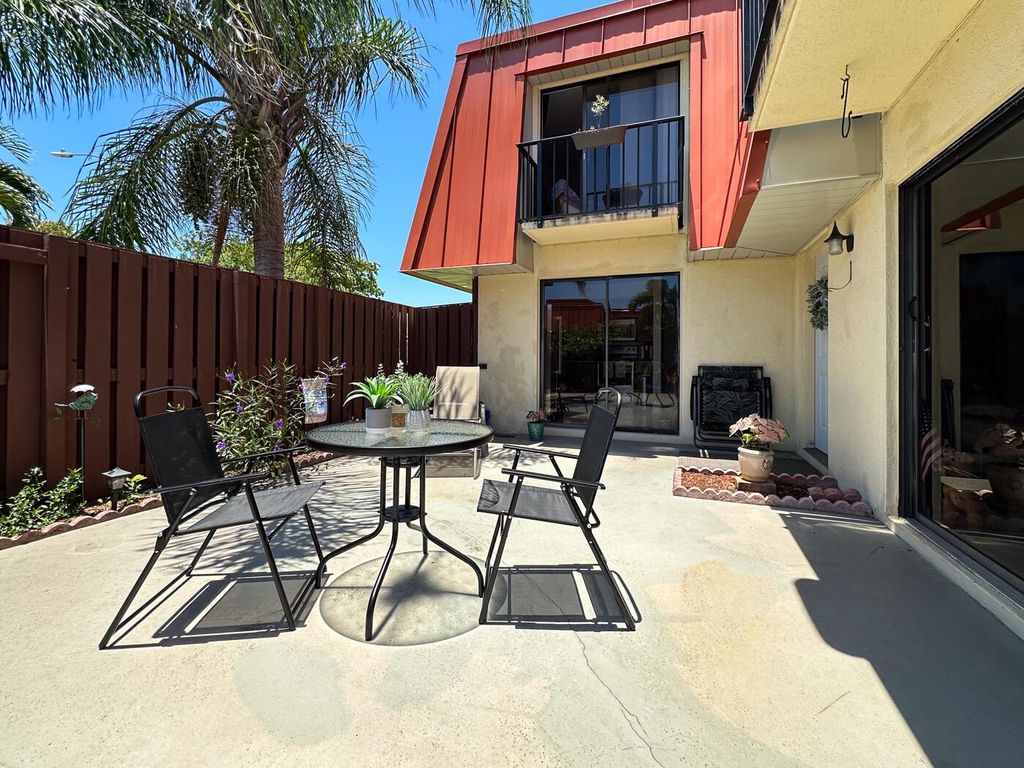 Photo of 3358 Meridian Way N #B, Palm Beach Gardens, FL 33410 (MLS # R10991291)